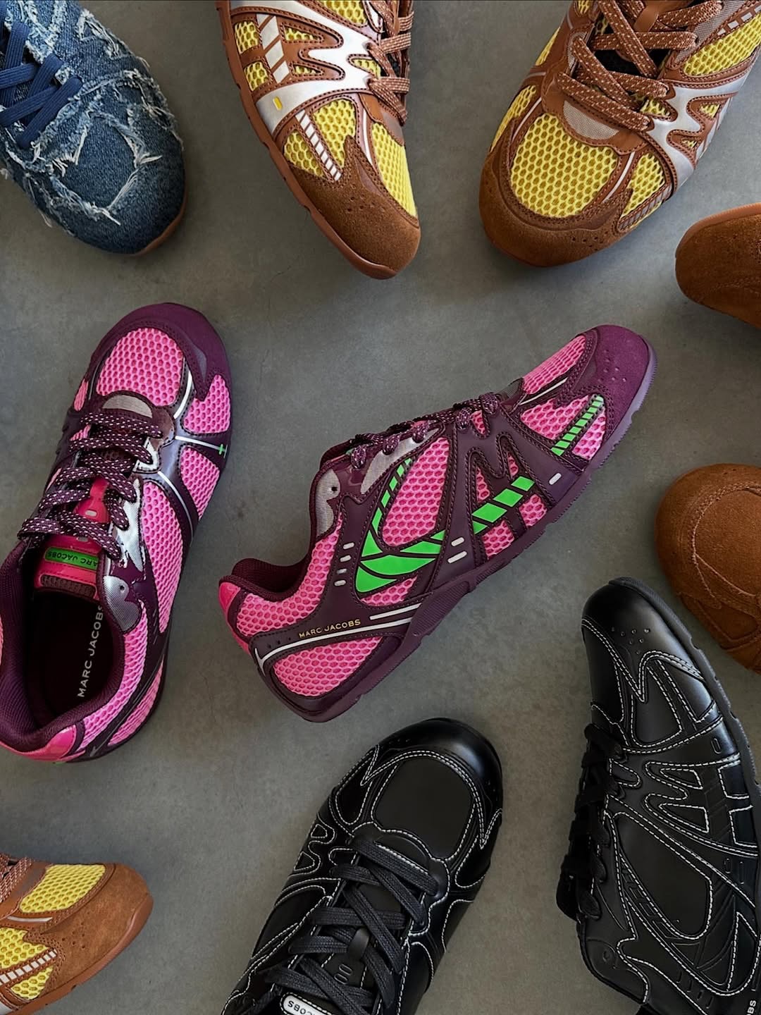 marc jacobs entra de lleno en el mundo de las zapatillas en su ultimo lanzamiento 25gramos 3