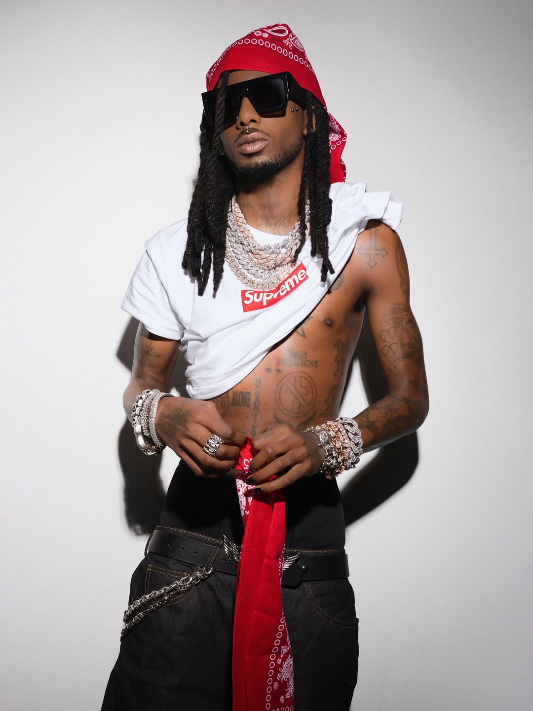 Playboi Carti pone cara a la nueva Photo Tee de Supreme - 25