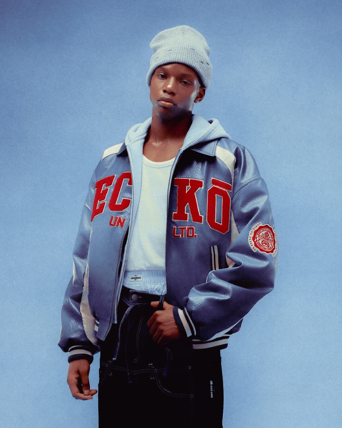 bershka vuelve a plantear un viaje a los 2000 aliandose con ecko unltd 25gramos 7