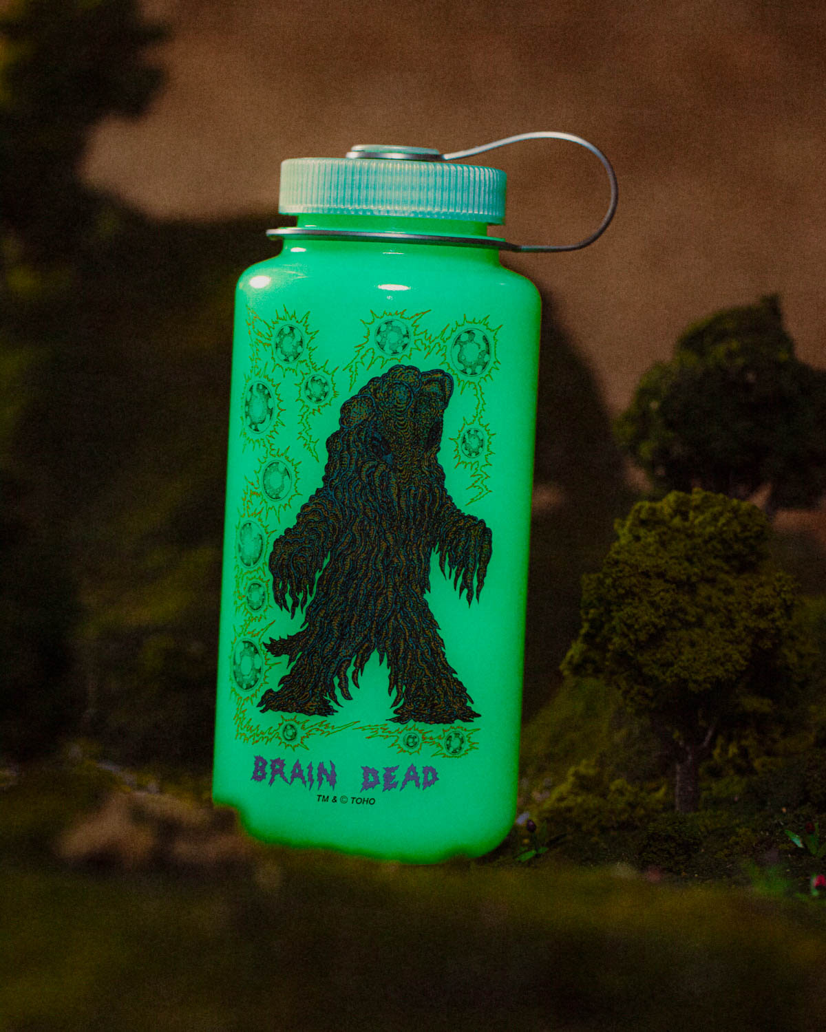 brain dead vuelve a sumergirse en la cultura pop y se inspira en uno de los enemigos de godzilla 25gramos 3