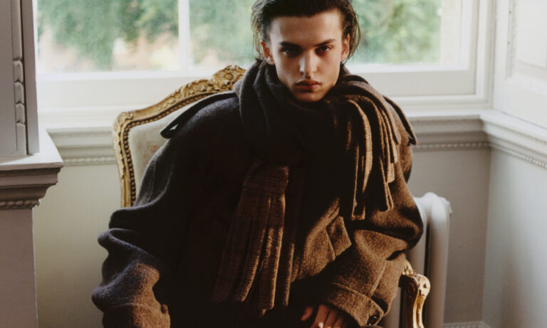 daniel lee repasa la herencia textil britanica en su nueva coleccion para burberry 25gramos