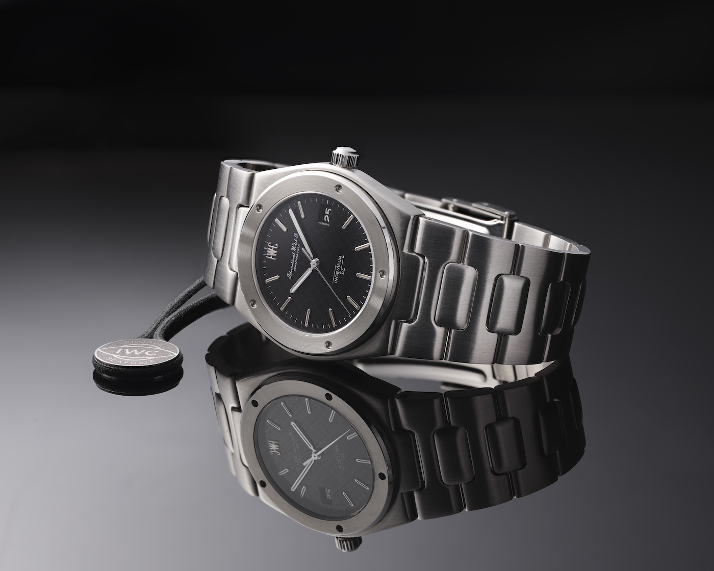iwc schaffhausen abre la puerta a su legado con iwc curated 25gramos 3