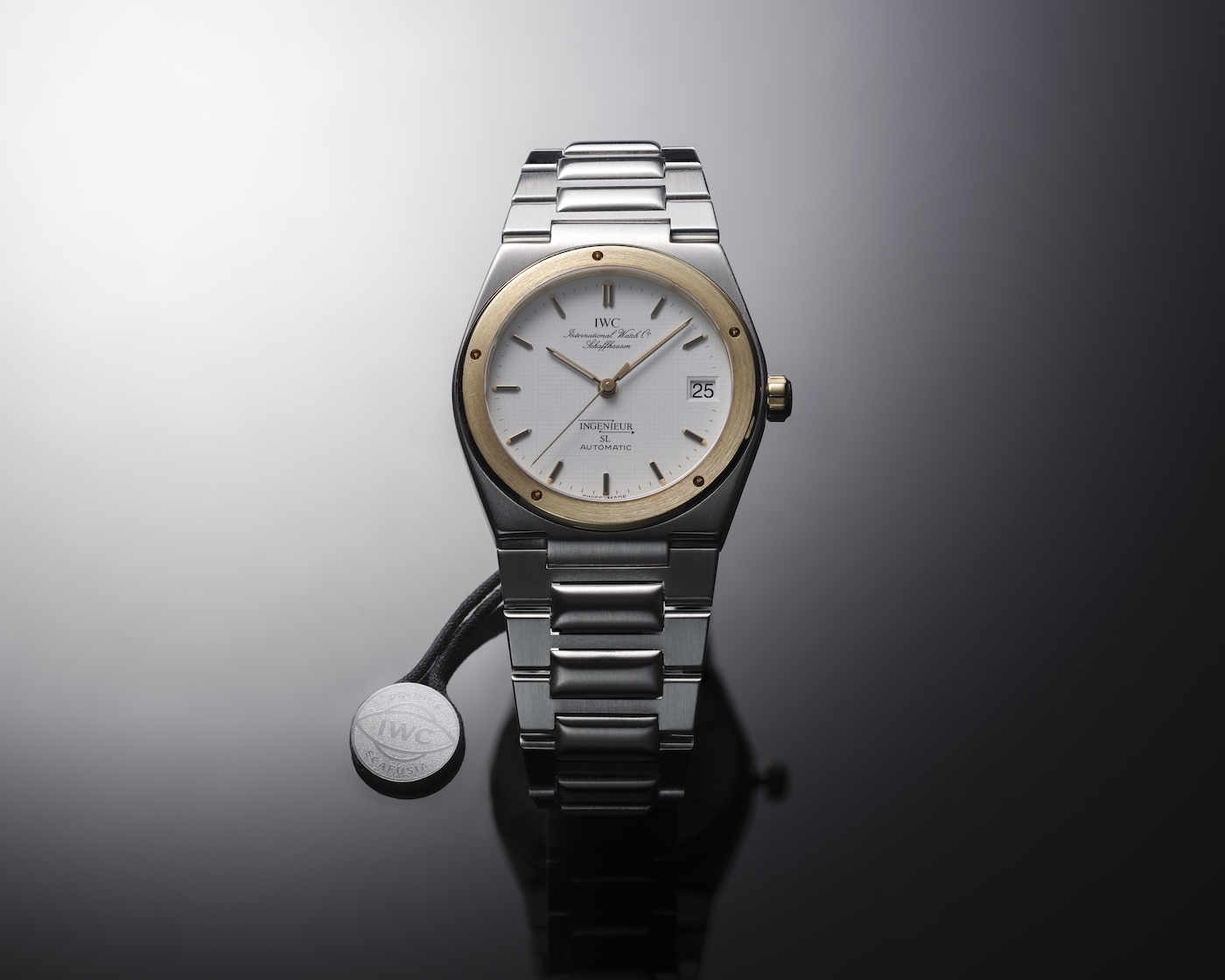 iwc schaffhausen abre la puerta a su legado con iwc curated 25gramos 5