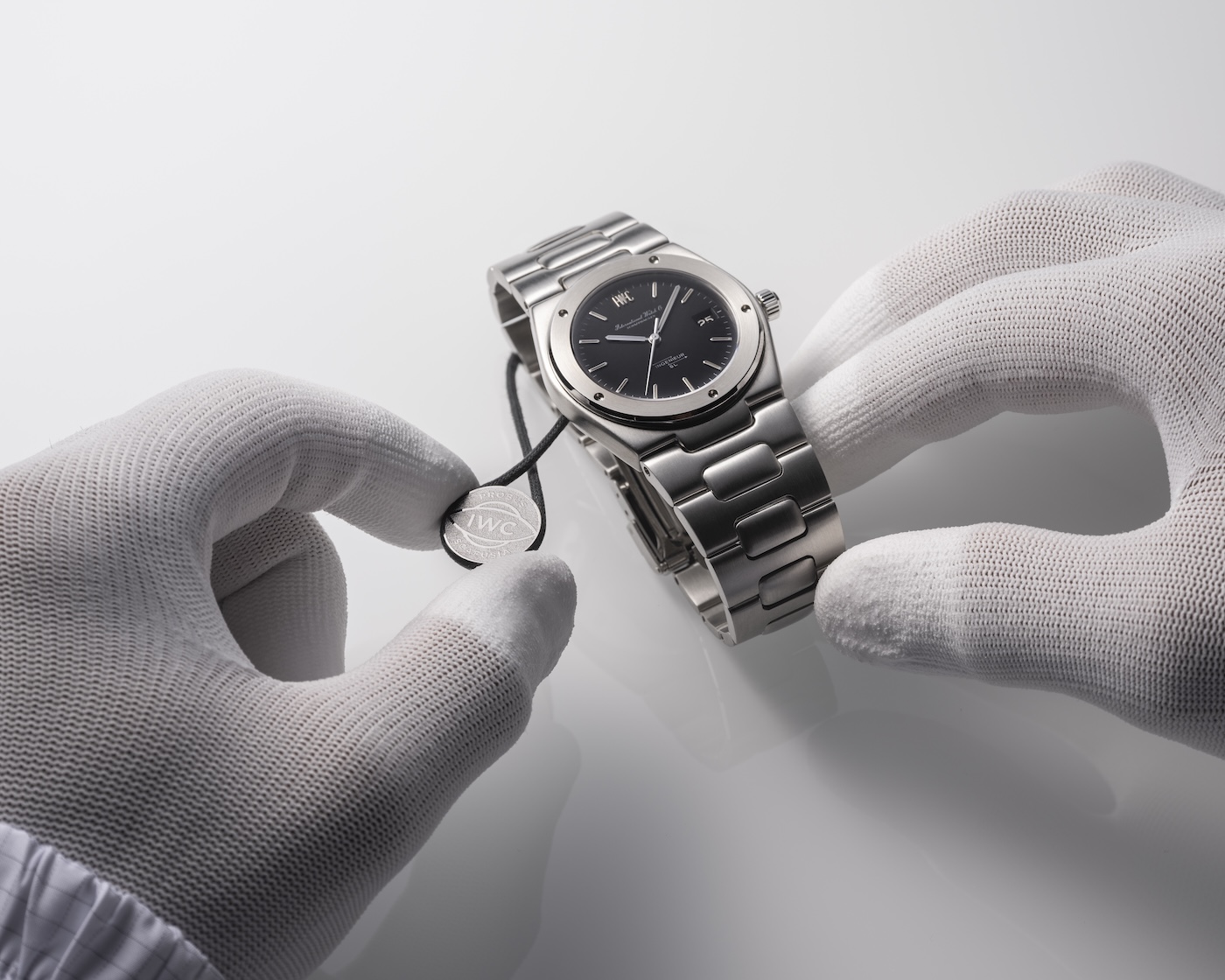iwc schaffhausen abre la puerta a su legado con iwc curated 25gramos 9