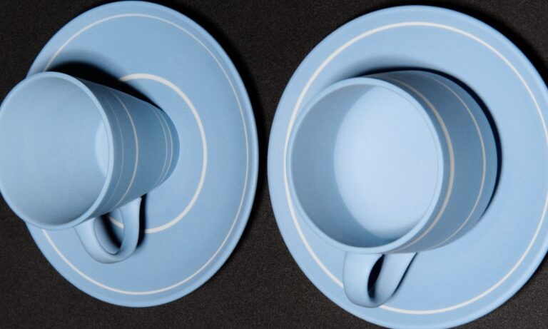 jonathan anderson y wedgwood recuperan un diseno perdido de lucie rie 25gramos 5 1