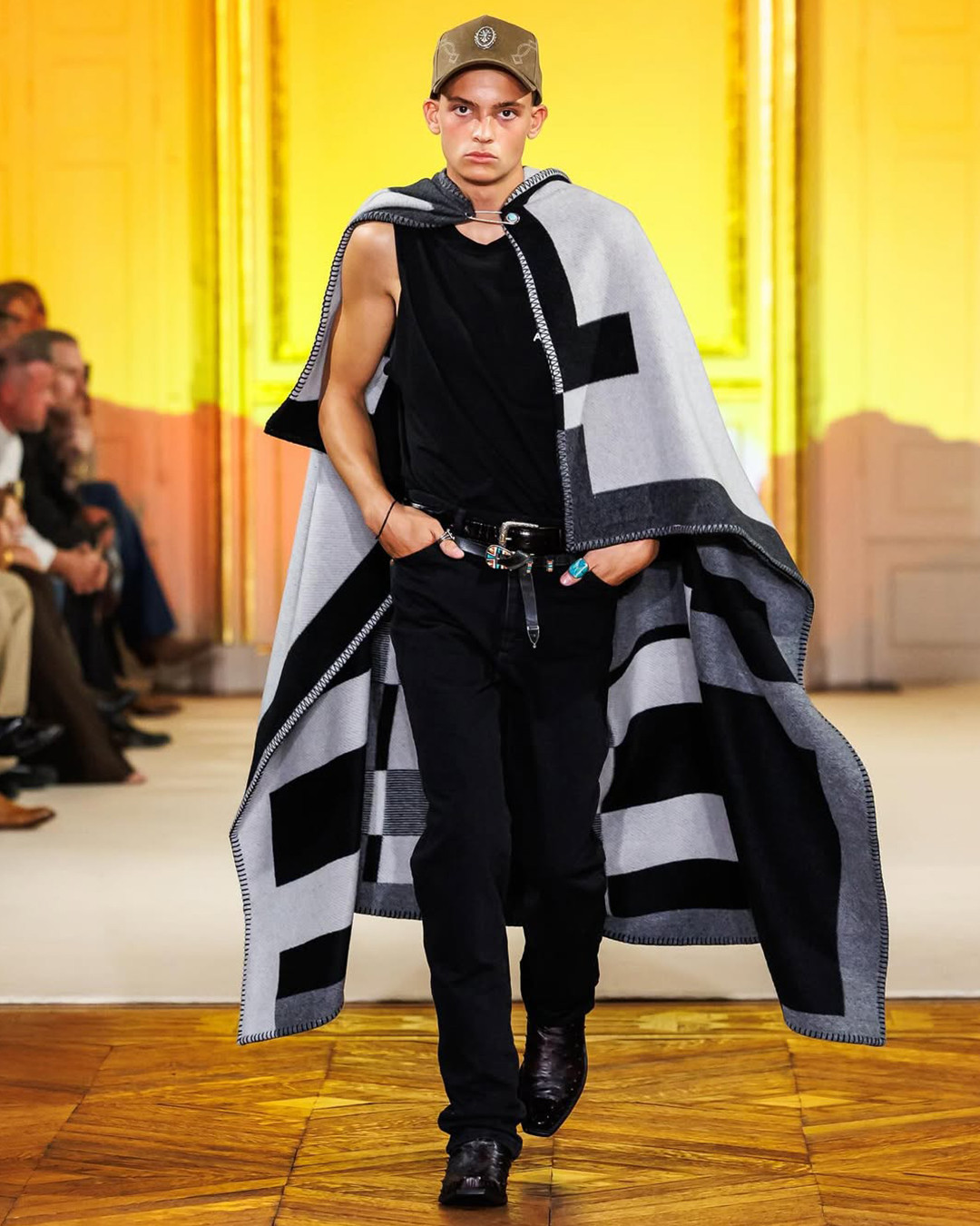 post malone transforma paris en un rodeo presentando su primera coleccion 25gramos 5