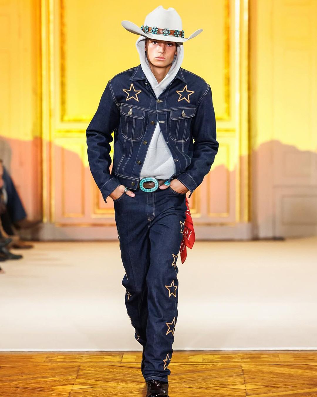 post malone transforma paris en un rodeo presentando su primera coleccion 25gramos 6