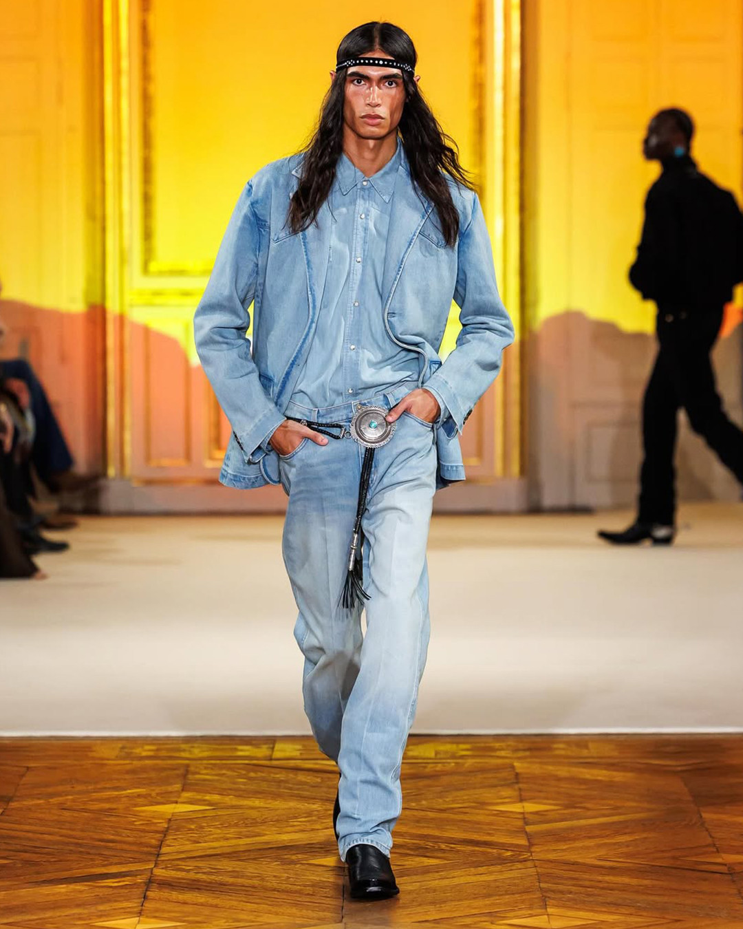 post malone transforma paris en un rodeo presentando su primera coleccion 25gramos 9