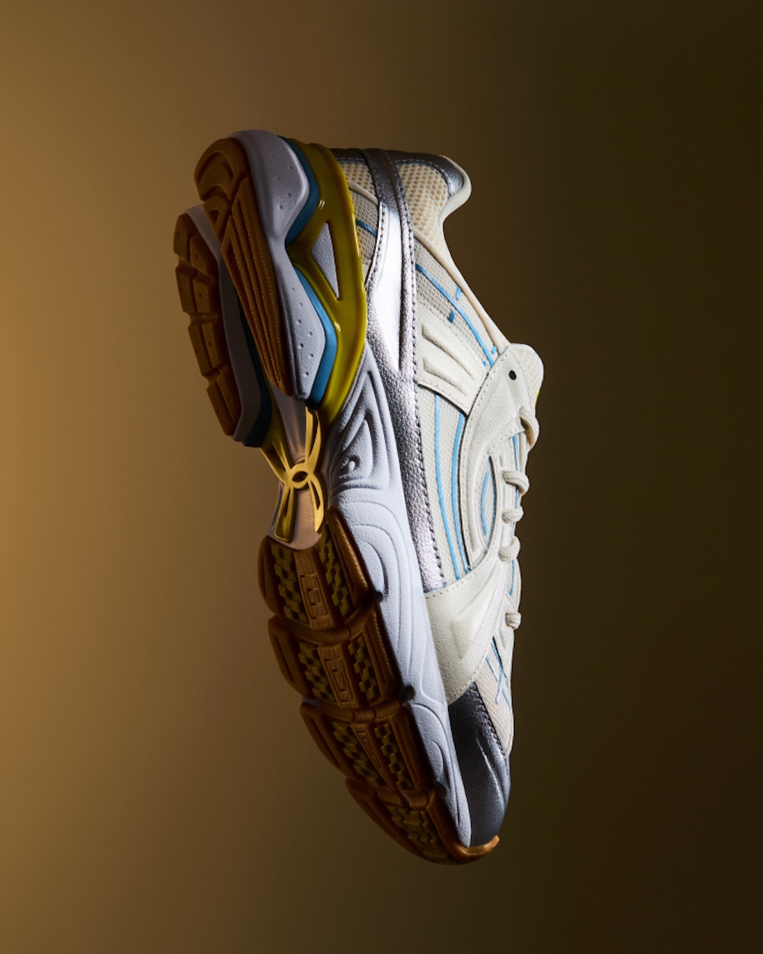under armour a medio camino entre lo retro y lo futurista con su nueva silueta sola 25gramos 1