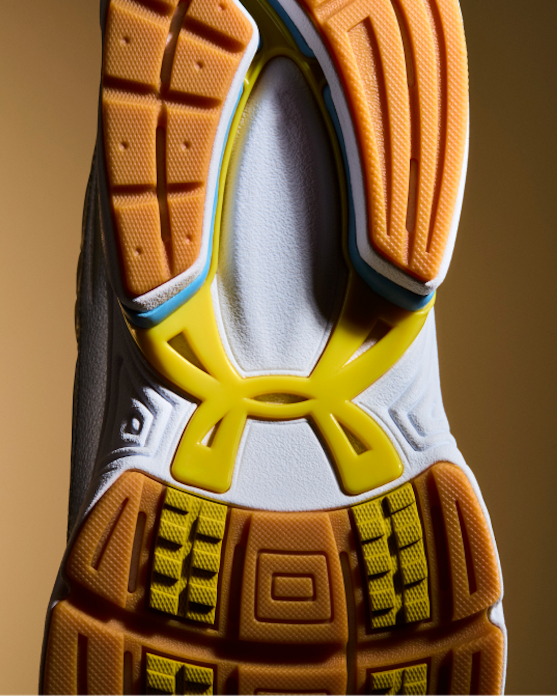 under armour a medio camino entre lo retro y lo futurista con su nueva silueta sola 25gramos 4