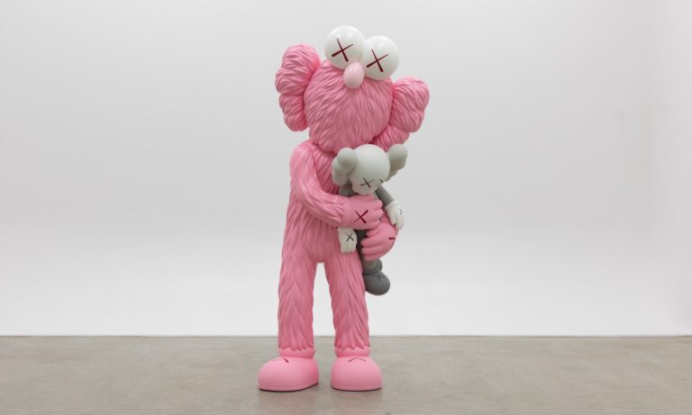 uniqlo nombra a kaws como el primer artist in residence de su historia 25gramos 1