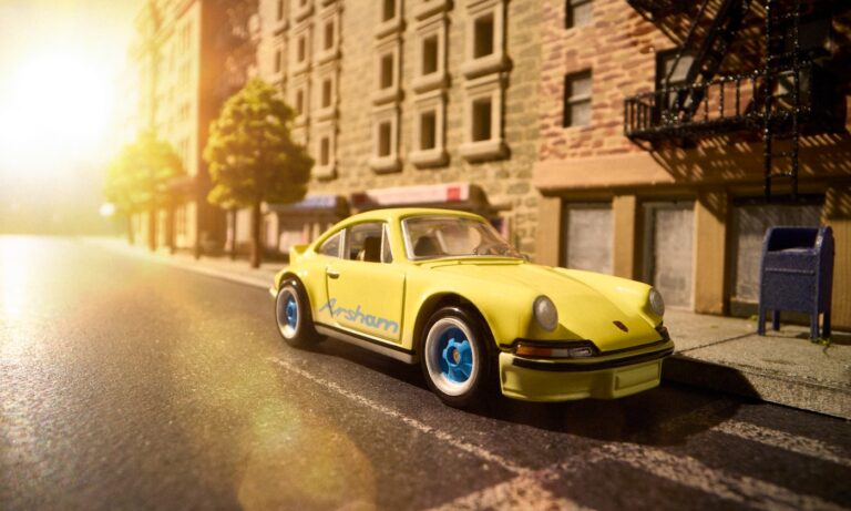 daniel arsham presenta su propia version del mejor porsche de la mano de hot wheels 25gramos 6