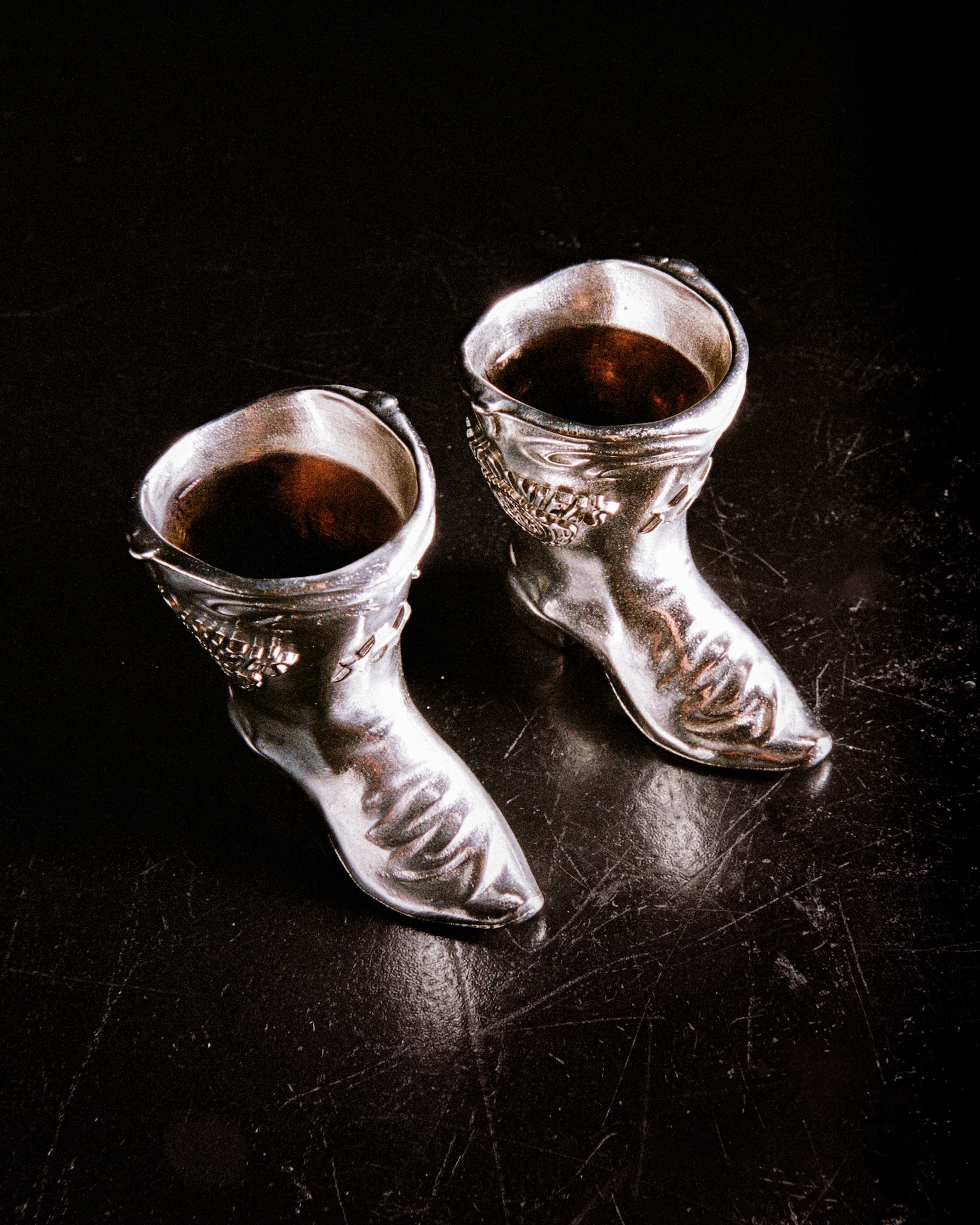 TwoJeys y Jack Daniel's convierten unas botas de cowboy en un vaso de ...