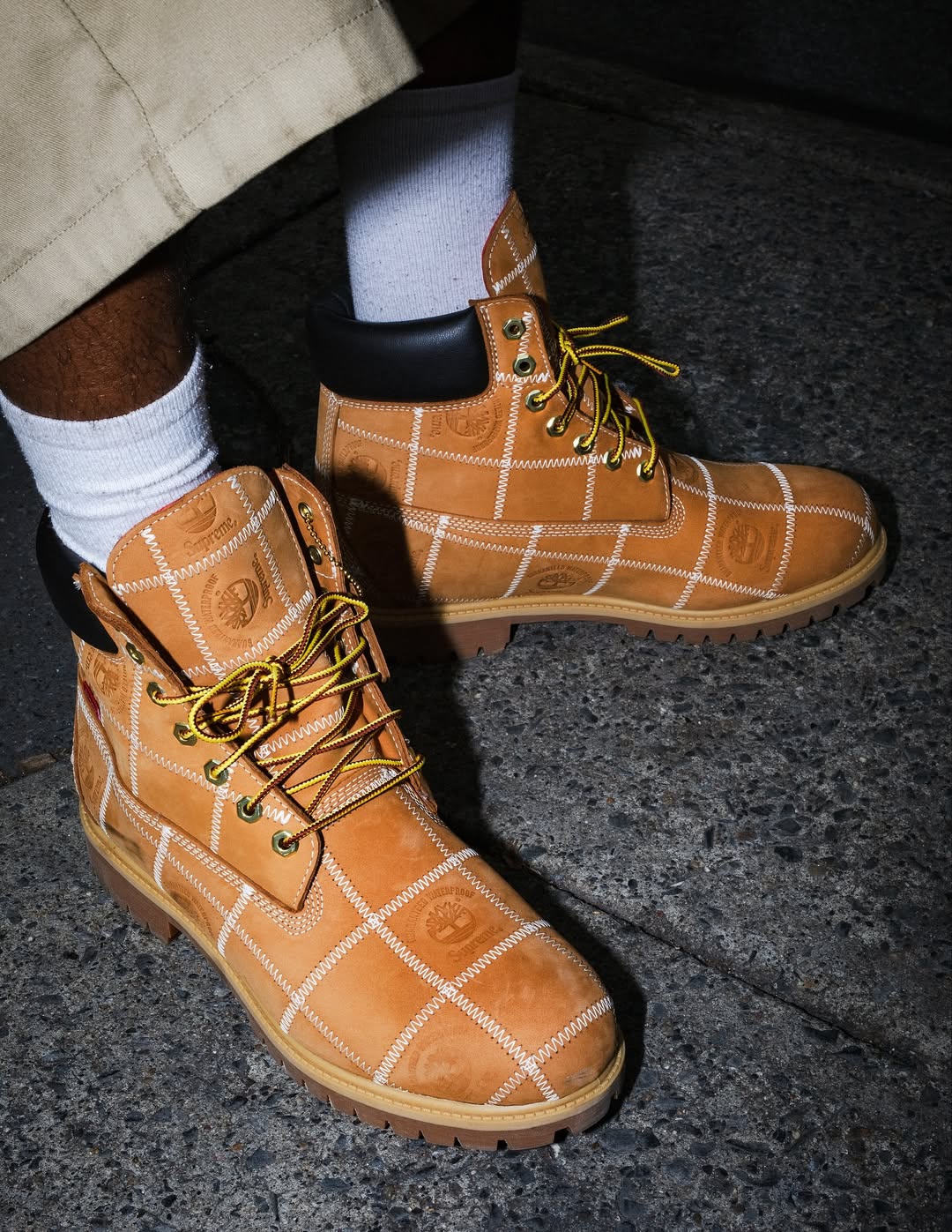 supreme se lleva a su terreno el modelo mas legendario de timberland 25gramos 2