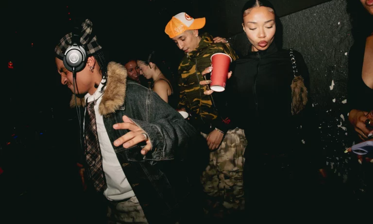 toe to toe new balance foot locker destacado