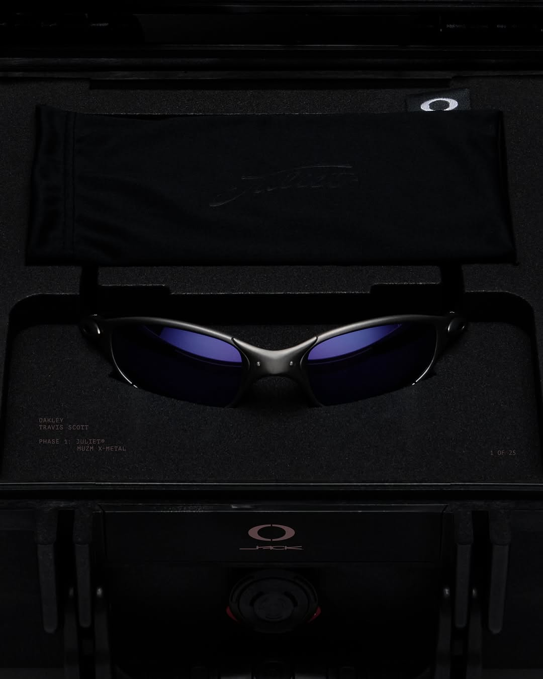 travis scott se estrena en su nuevo cargo en oakley con la vuelta de un clasico 25gramos 8