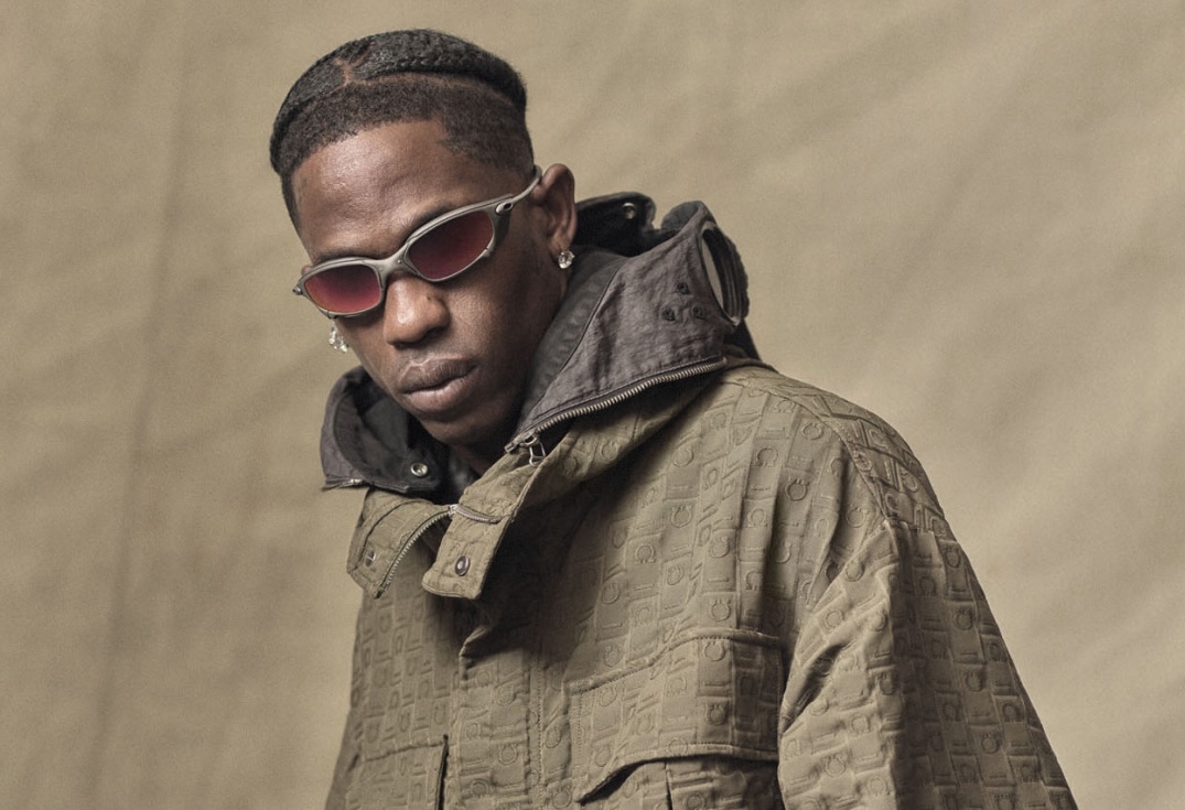 Travis Scott se estrena en su nuevo cargo en Oakley con la vuelta