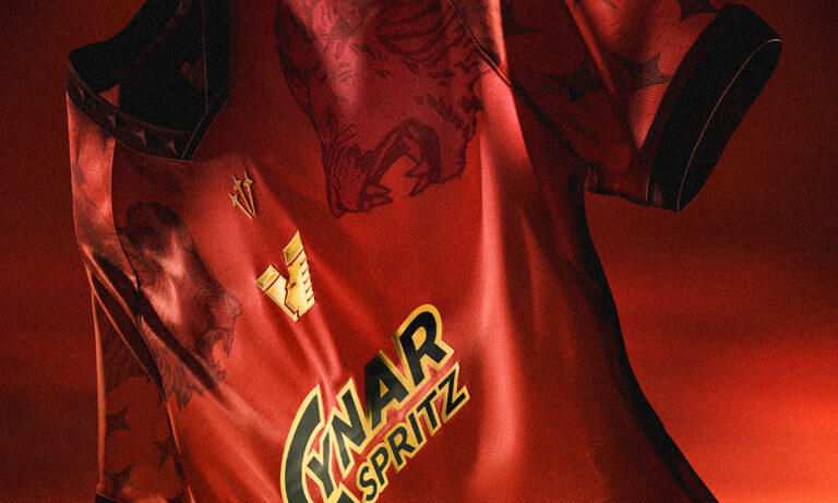 drake ramberg firma la cuarta equipacion del venezia fc para esta temporada 25gramos