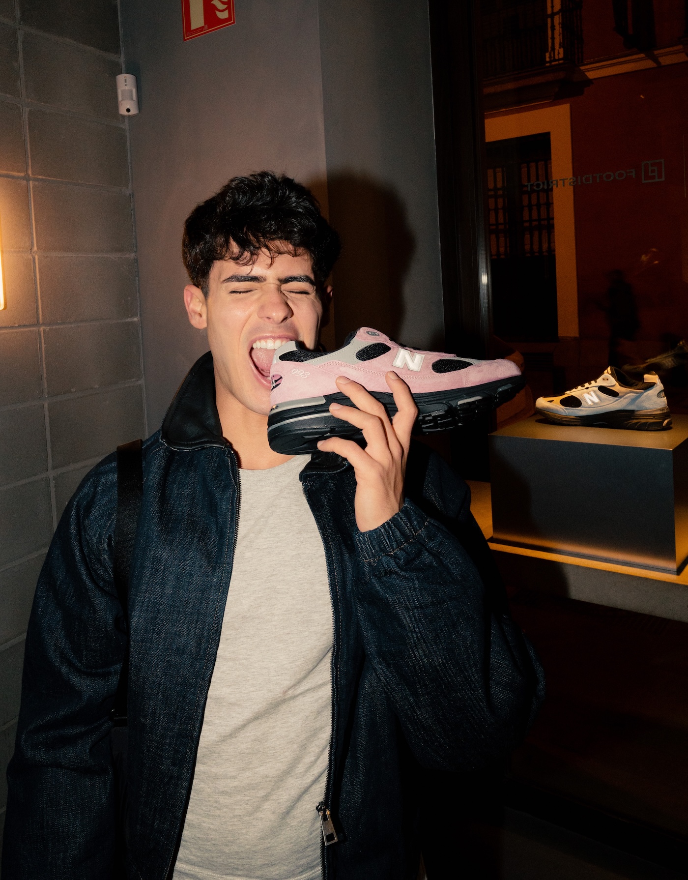 footdistrict y new balance nos reunen alrededor de la mesa para reinventar las 993 25gramos 4