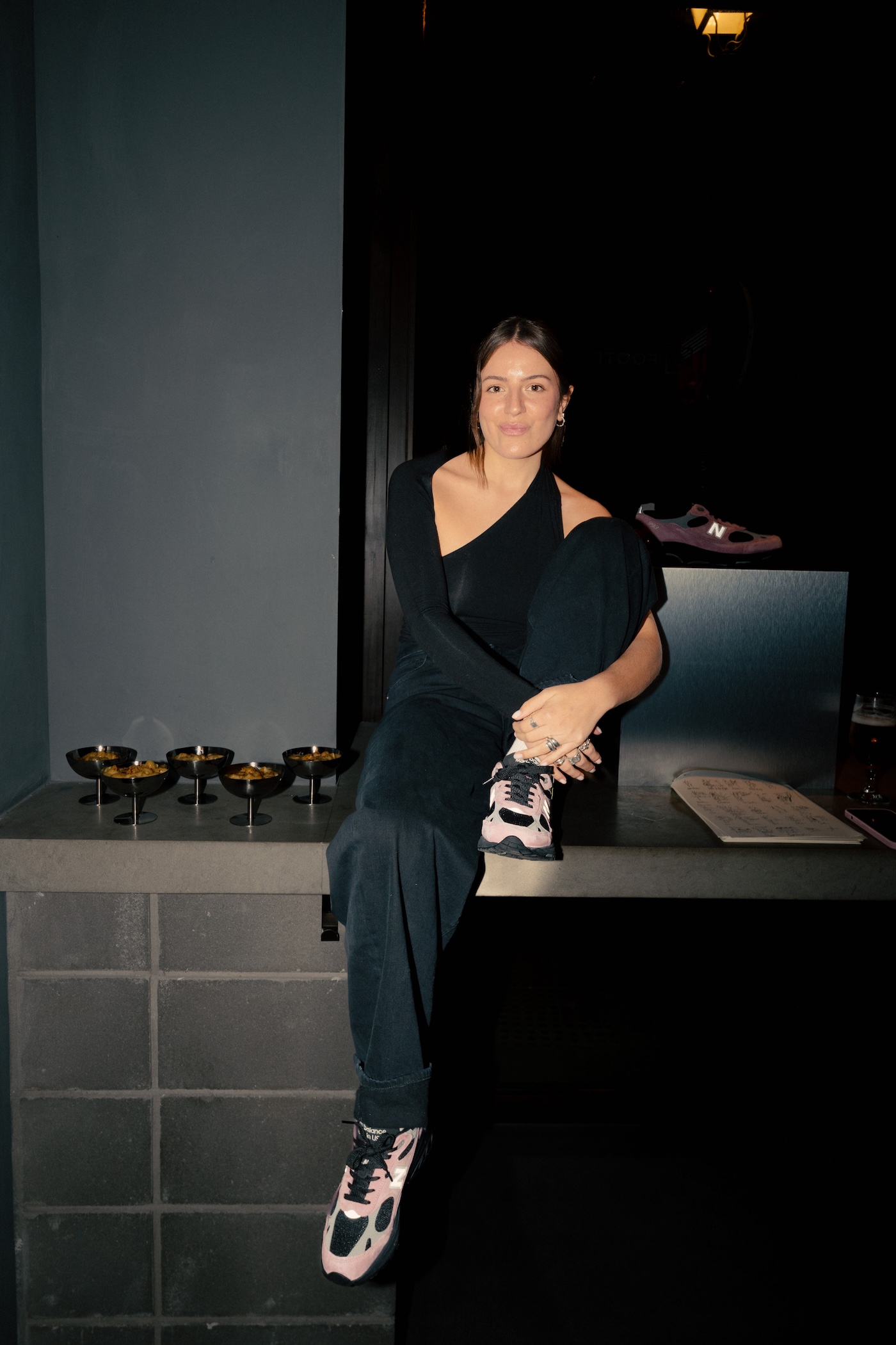 footdistrict y new balance nos reunen alrededor de la mesa para reinventar las 993 25gramos 5