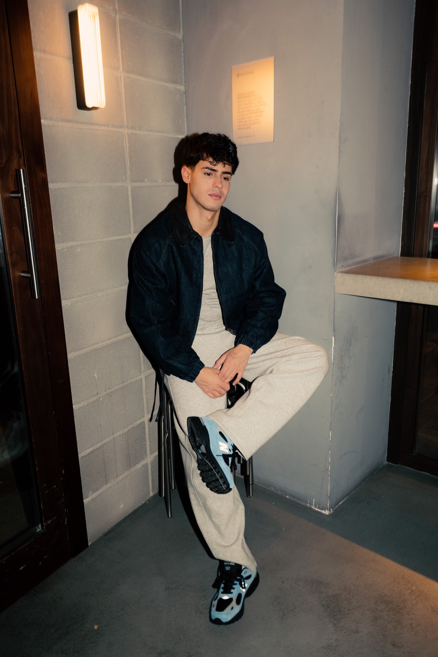 footdistrict y new balance nos reunen alrededor de la mesa para reinventar las 993 25gramos 6