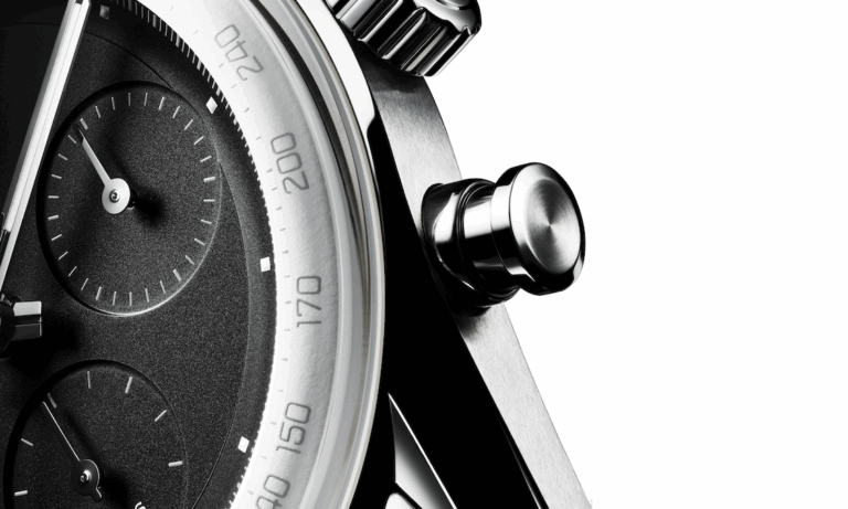 hiroshi fujiwara deja su huella sobre el carrera cronograph de tag heuer 25gramos