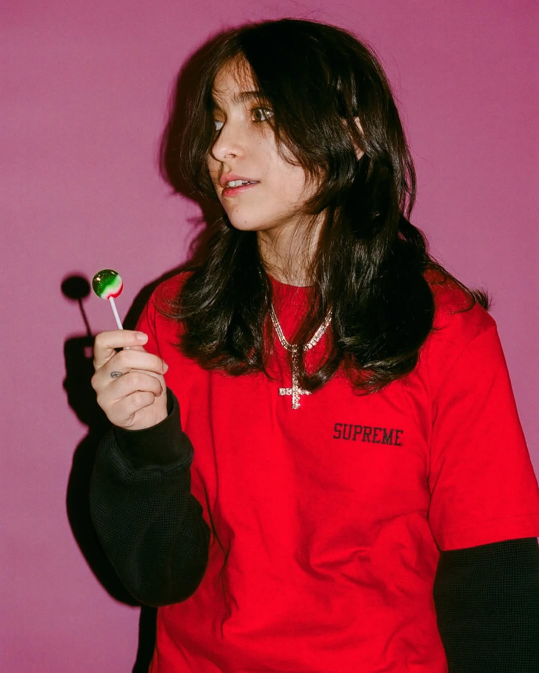 supreme despide 2025 con una nueva tanda de camisetas graficas 25gramos 2