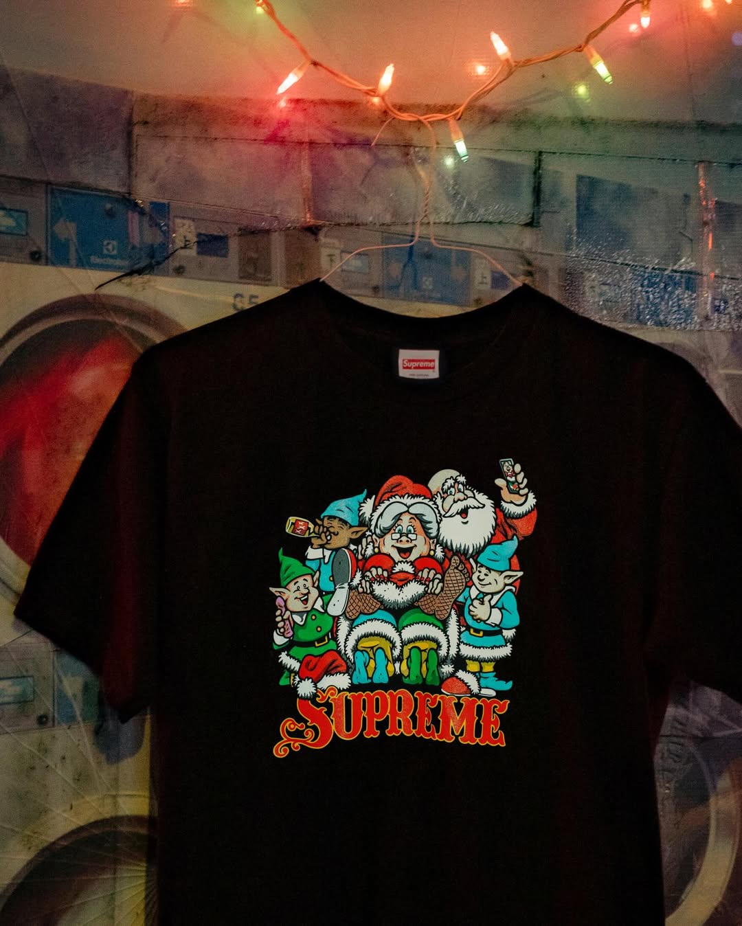 supreme despide 2025 con una nueva tanda de camisetas graficas 25gramos 4