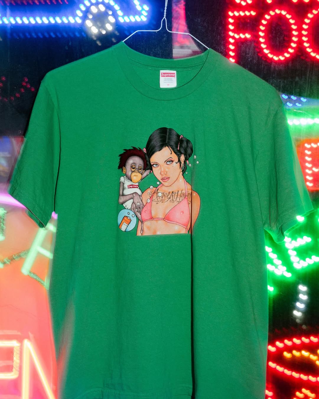 supreme despide 2025 con una nueva tanda de camisetas graficas 25gramos 7