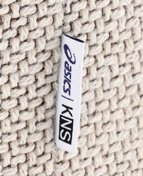 asics sube la apuesta y convierte sus zapatillas en muebles 25gramos 2