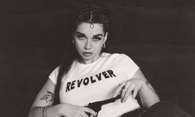 constanza da comienzo a un nuevo capitulo con revolver 25gramos