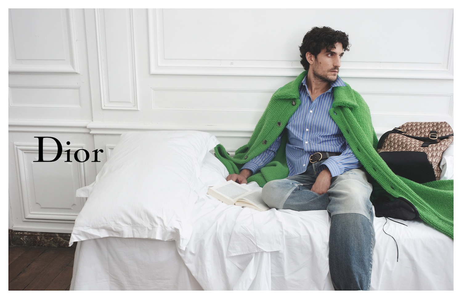 jonathan anderson sigue sentando las bases de su dior con una nueva campana 25gramos 1