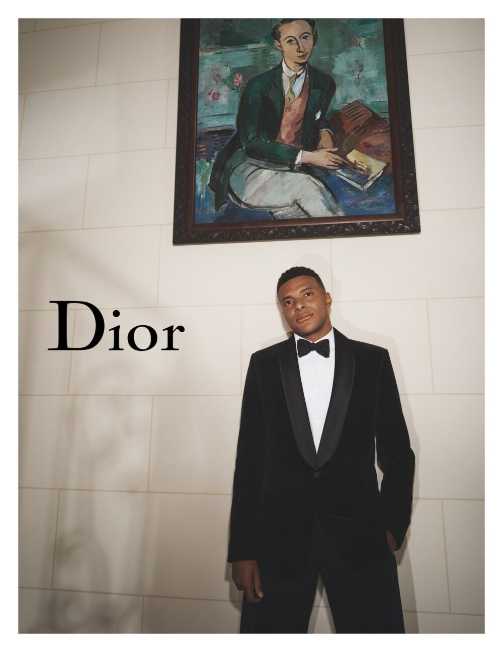 jonathan anderson sigue sentando las bases de su dior con una nueva campana 25gramos 2