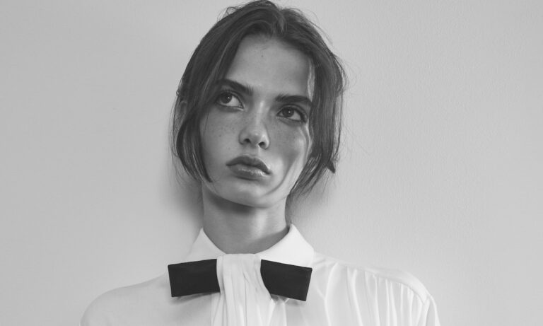 jonathan anderson sigue sentando las bases de su dior con una nueva campana 25gramos 4 1