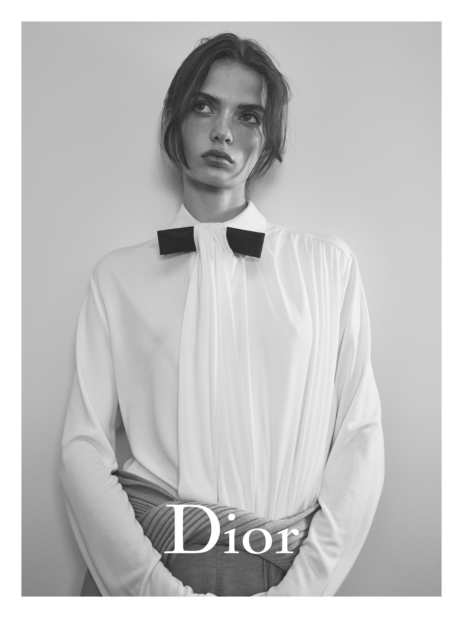 jonathan anderson sigue sentando las bases de su dior con una nueva campana 25gramos 4