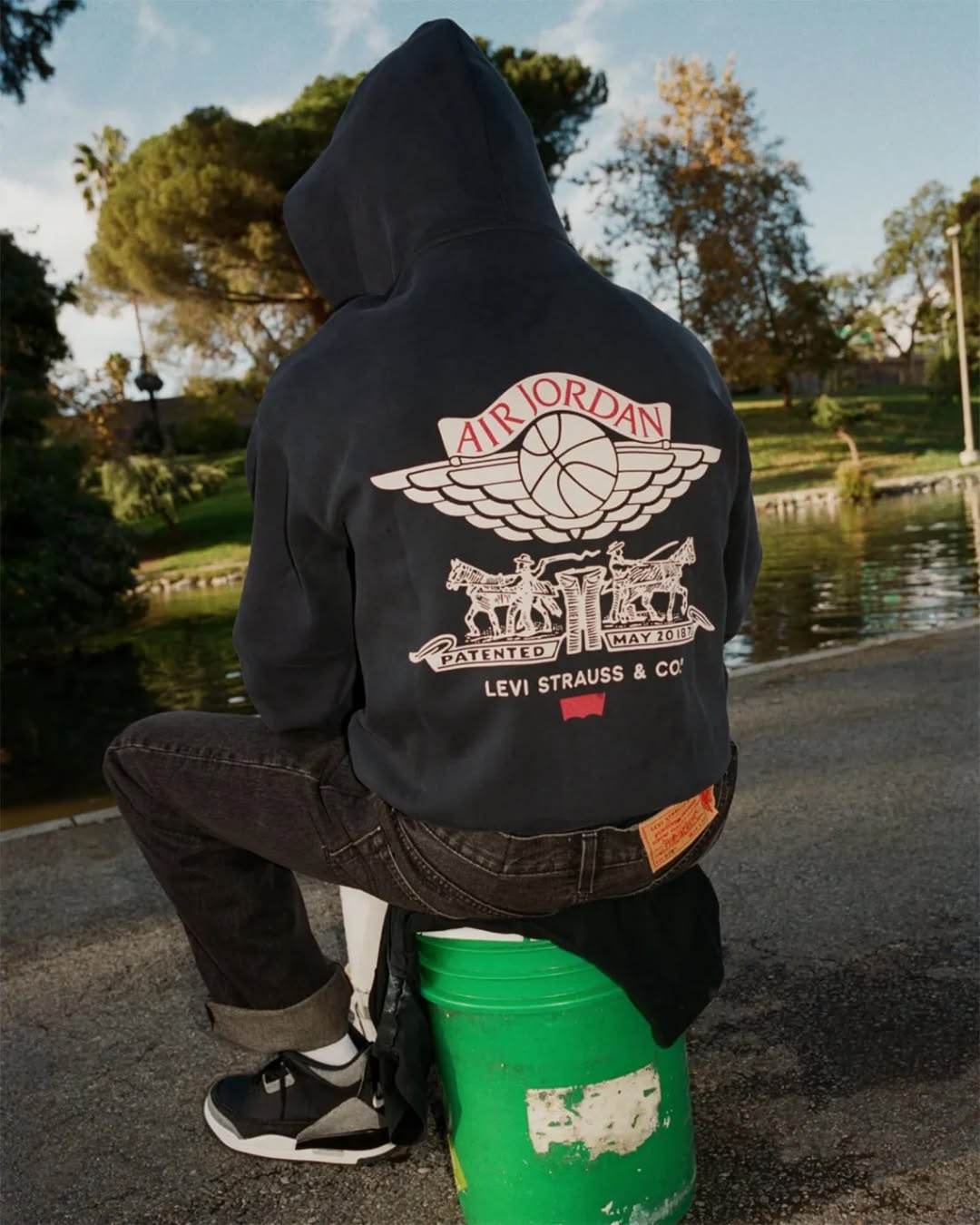 las primeras imagenes oficiales de la colaboracion entre jordan y levis ya estan aqui 25gramos 9