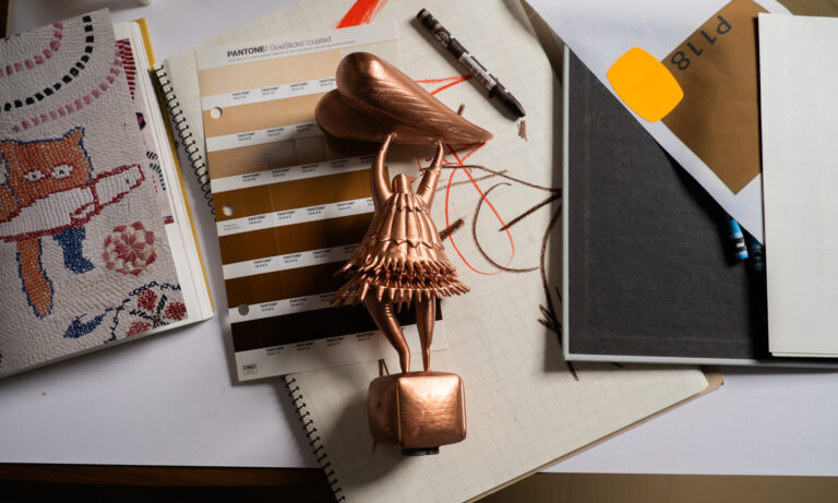 jaime hayon instala love catcher en la castellana 25gramos