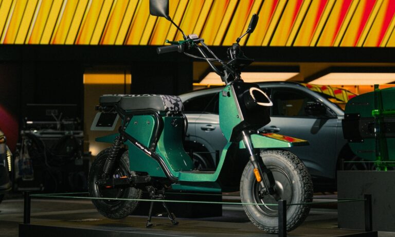 thearsenale transforma un clasico de renault en seis objetos unicos 25gramos