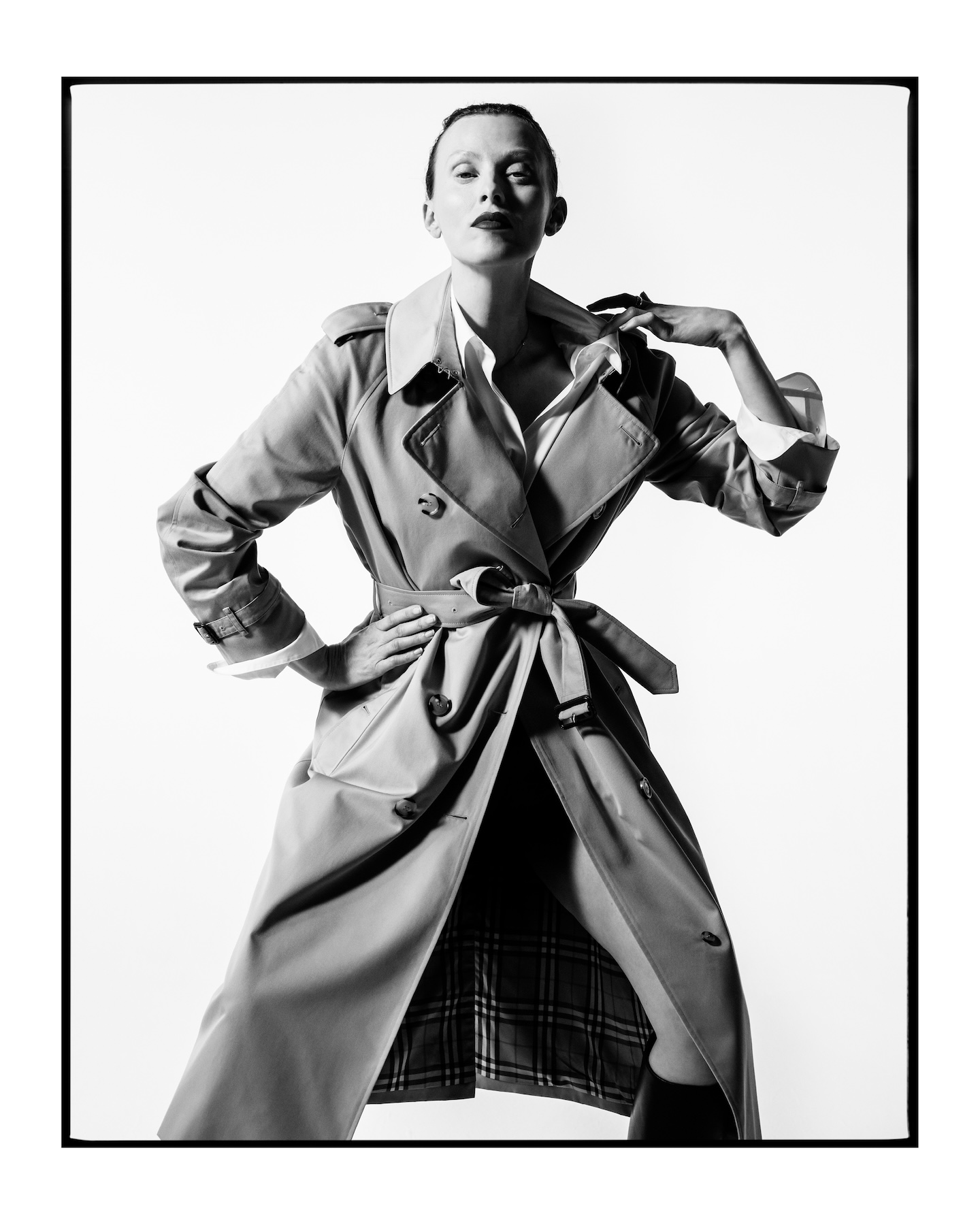 burberry celebra su 170o aniversario a traves de su pieza mas legendaria 25gramos 14