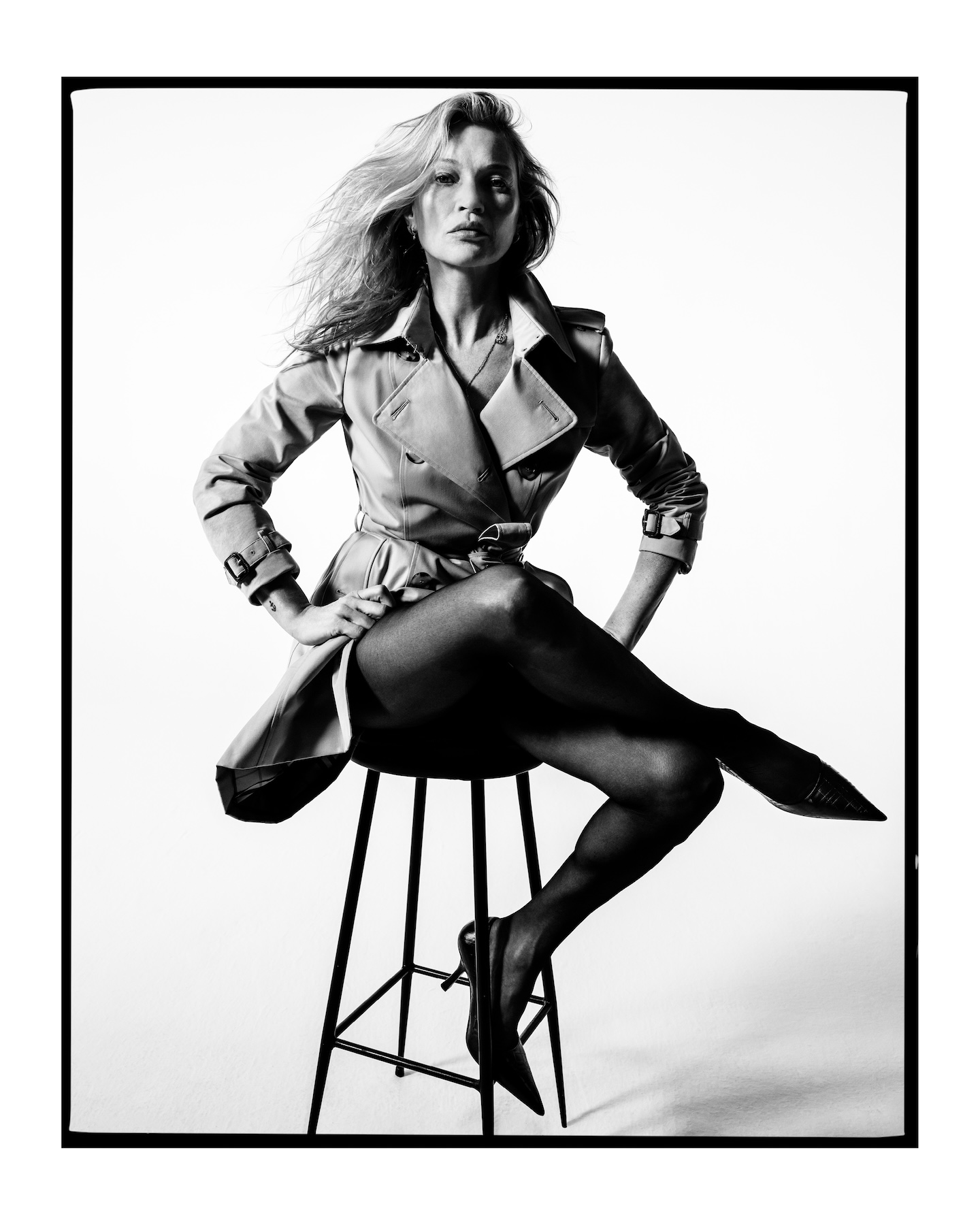 burberry celebra su 170o aniversario a traves de su pieza mas legendaria 25gramos 18