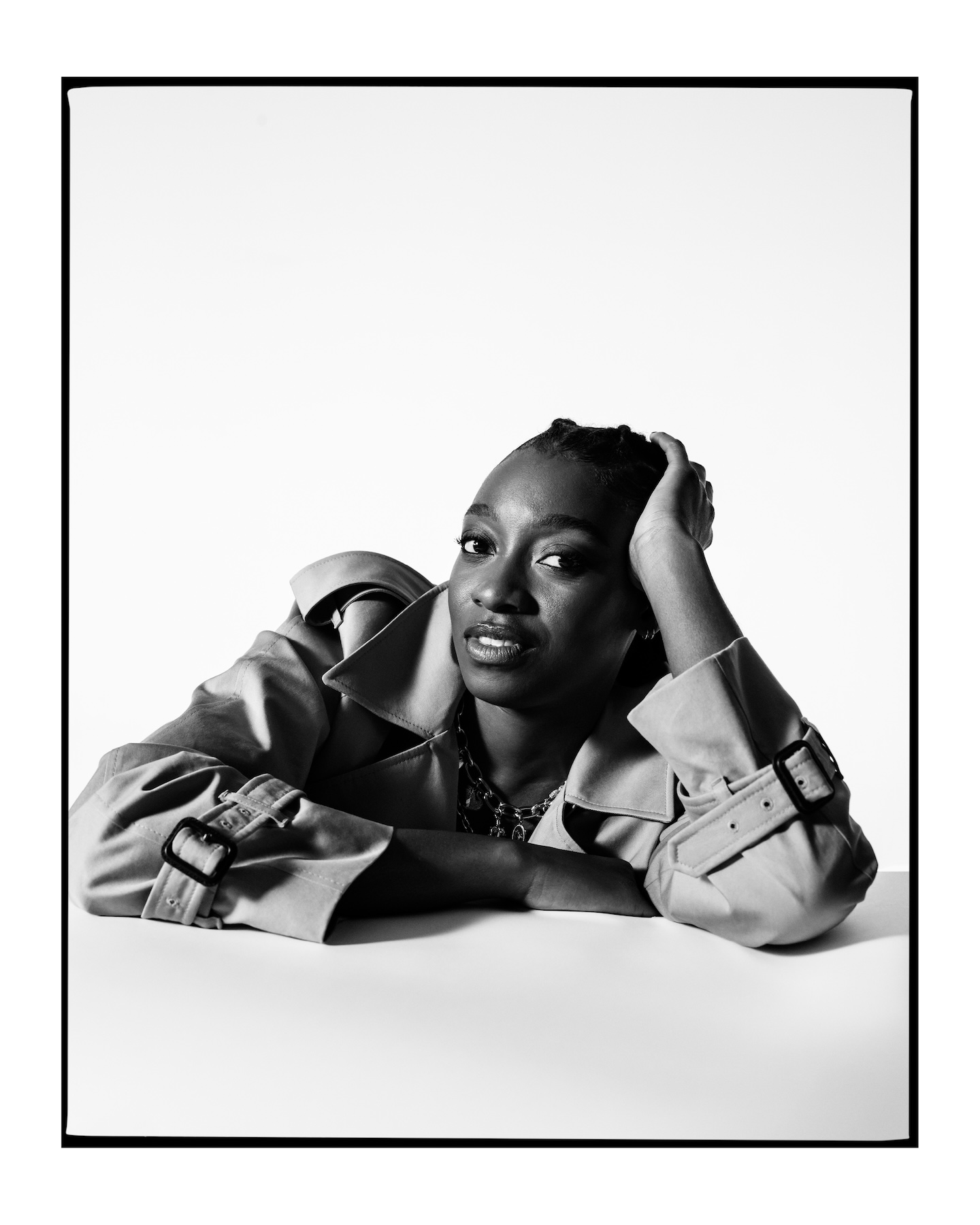 burberry celebra su 170o aniversario a traves de su pieza mas legendaria 25gramos 22