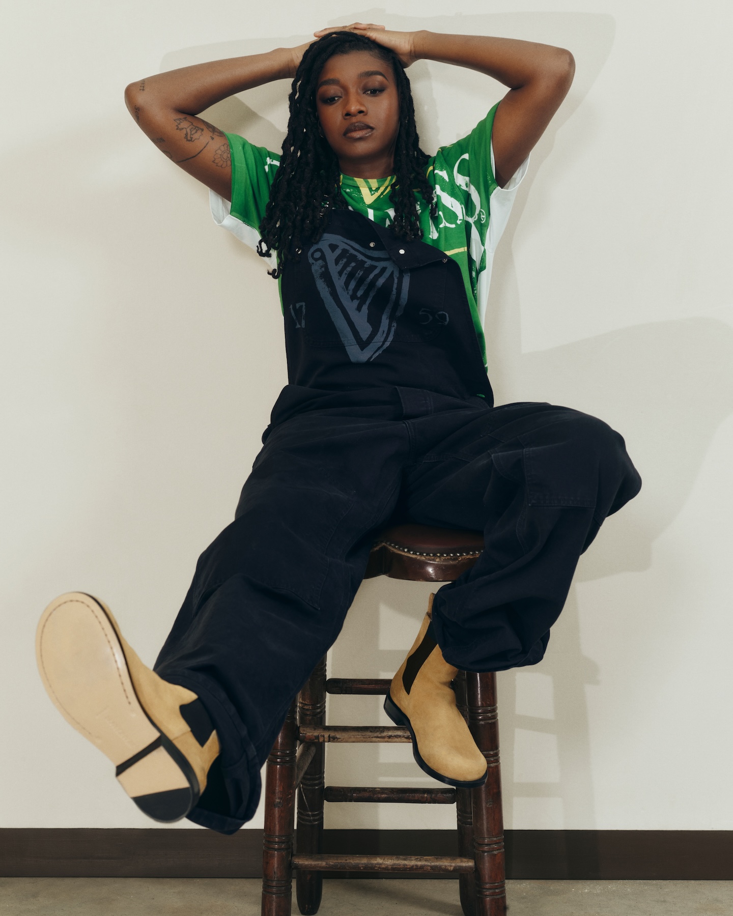 jw anderson vuelve a los pubs irlandeses en su segunda colaboracion con guinness 25gramos 4
