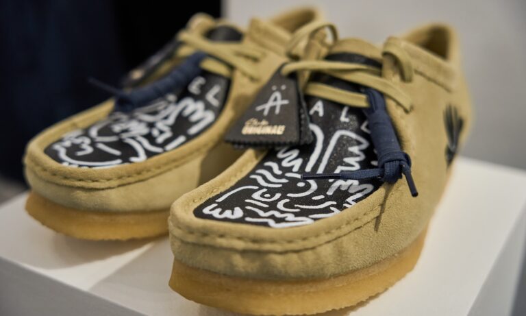 las wallabees llevan decadas siendo un lienzo pero nicolas villamizar se lo ha tomado al pie de la letra 25gramos 11