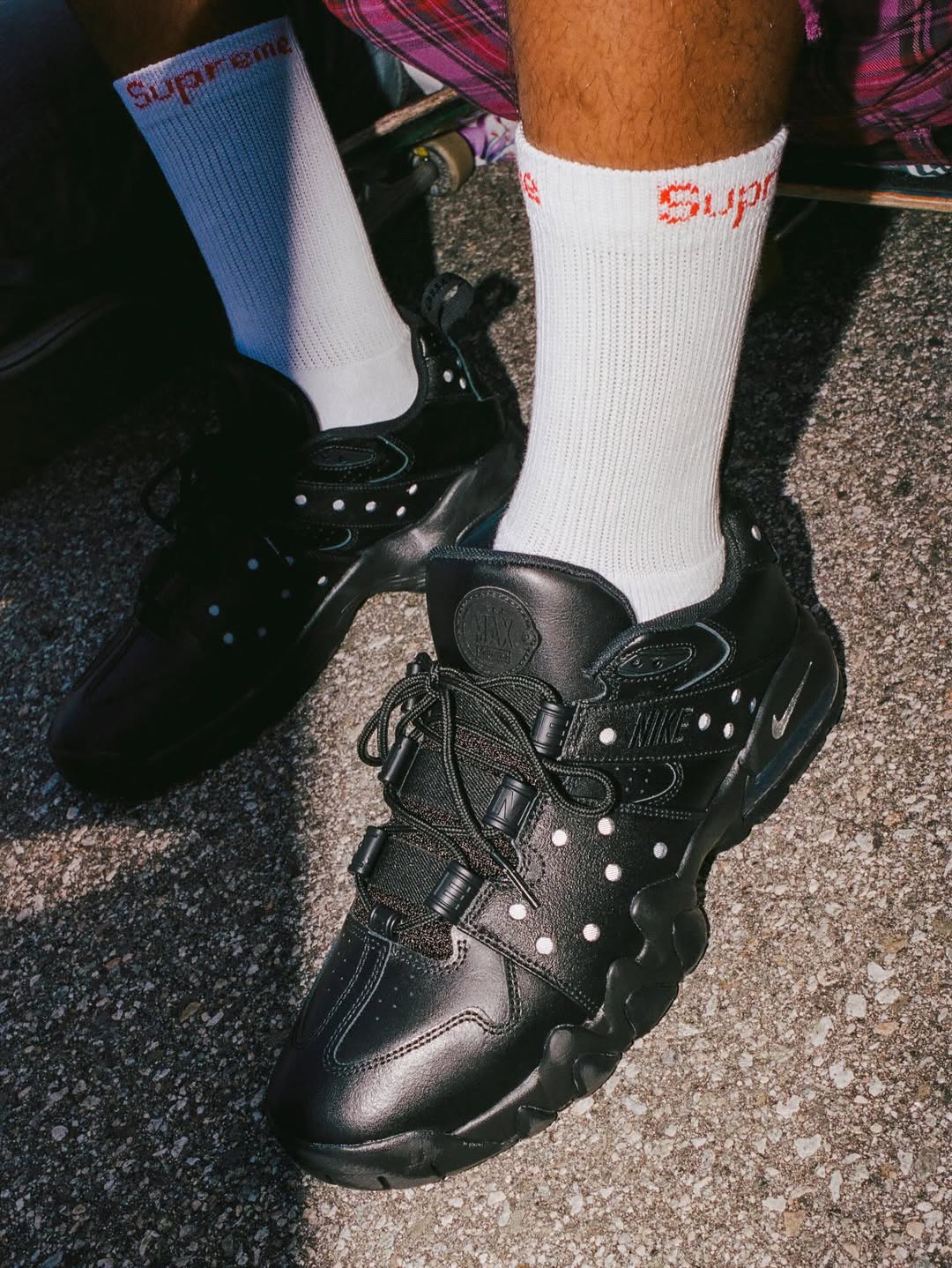 supreme y nike sb revisitan una silueta mitica de los 90 25gramos 3