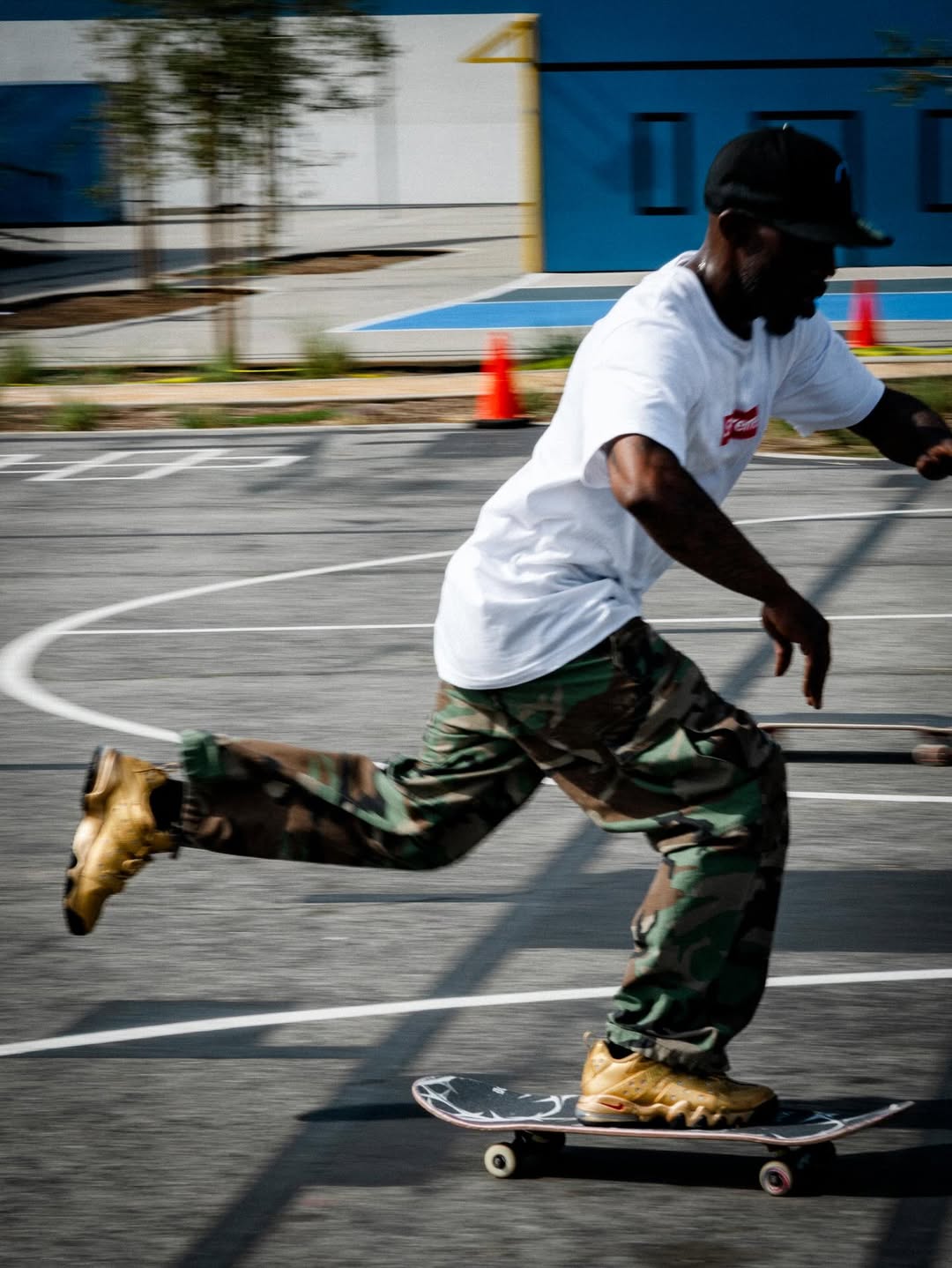 supreme y nike sb revisitan una silueta mitica de los 90 25gramos 7