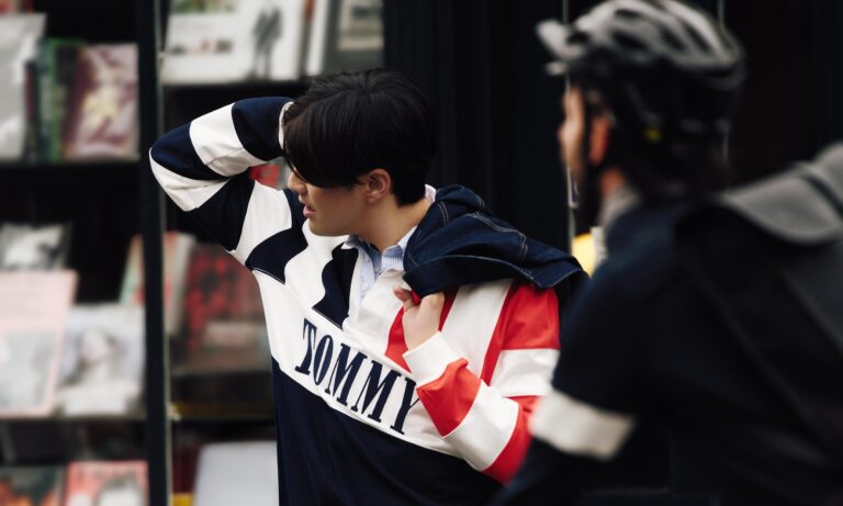 tommy jeans asalta shoreditch para abrir su nuevo capitulo 25gramos 9 1