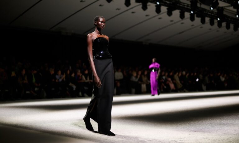 un tacon con suela de camper y punto de issey miyake 25gramos 5