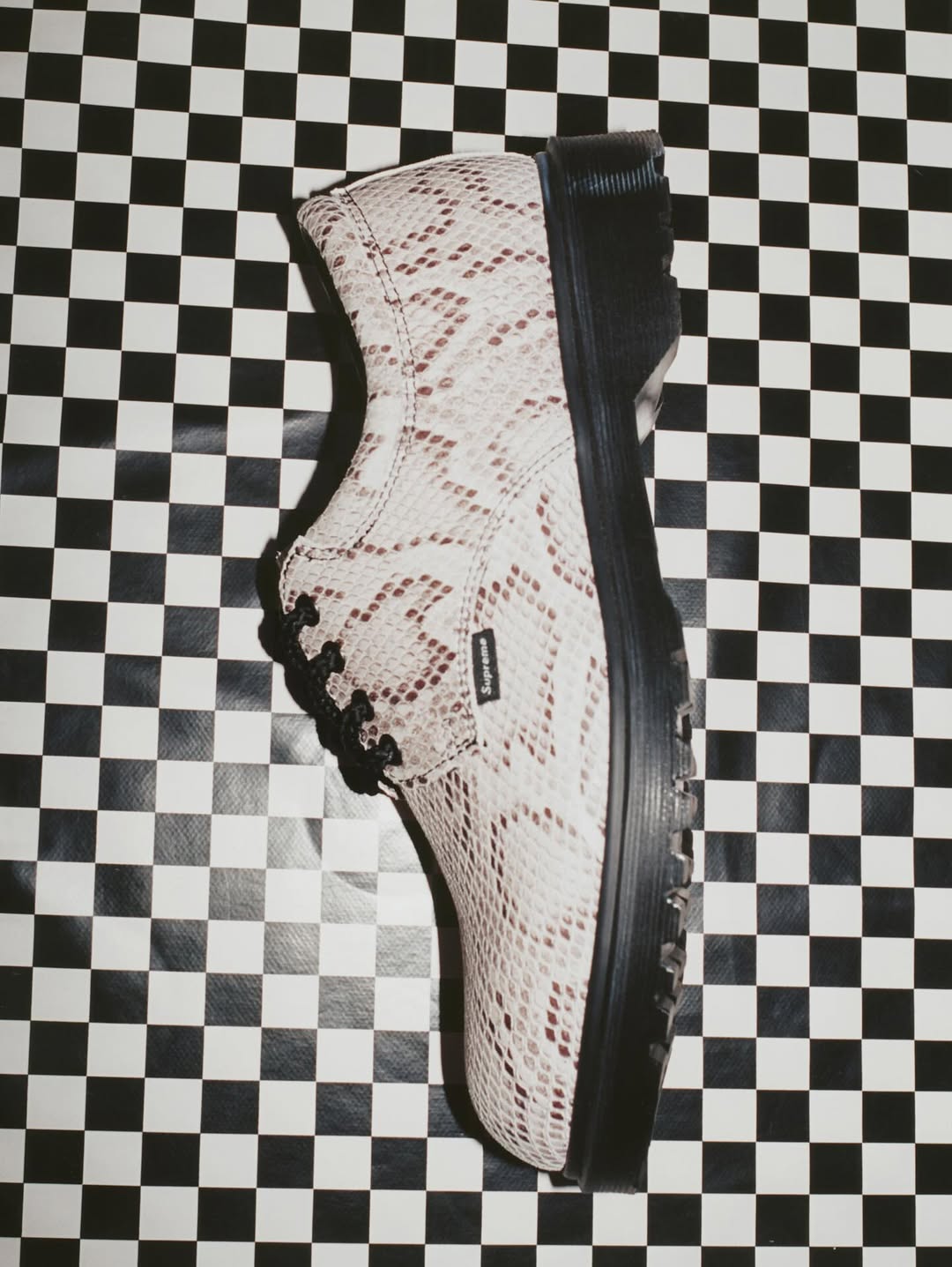dr martens idea una silueta nueva para supreme 25gramos 6