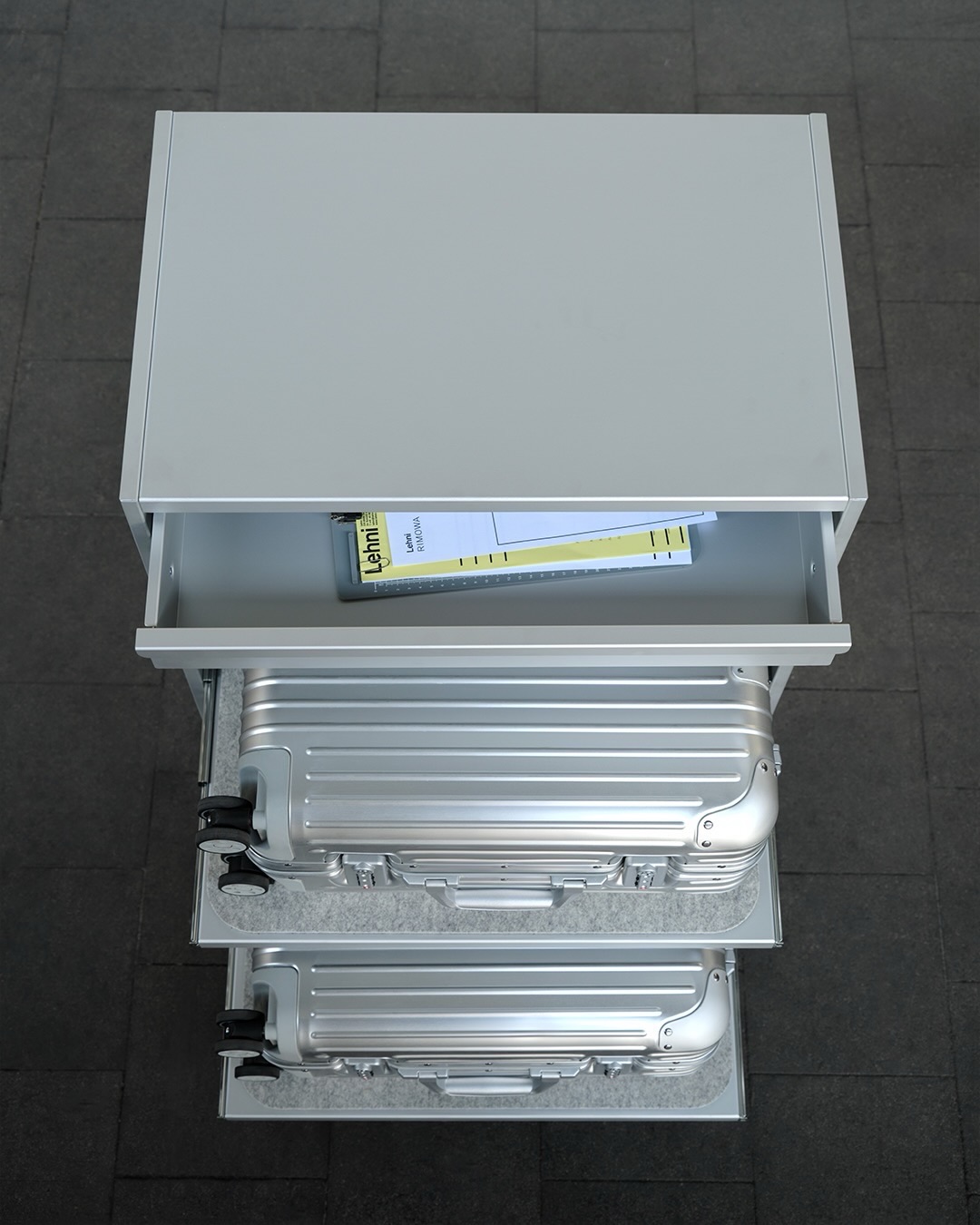 el aluminio de rimowa no se queda solo en sus maletas 25gramos 3