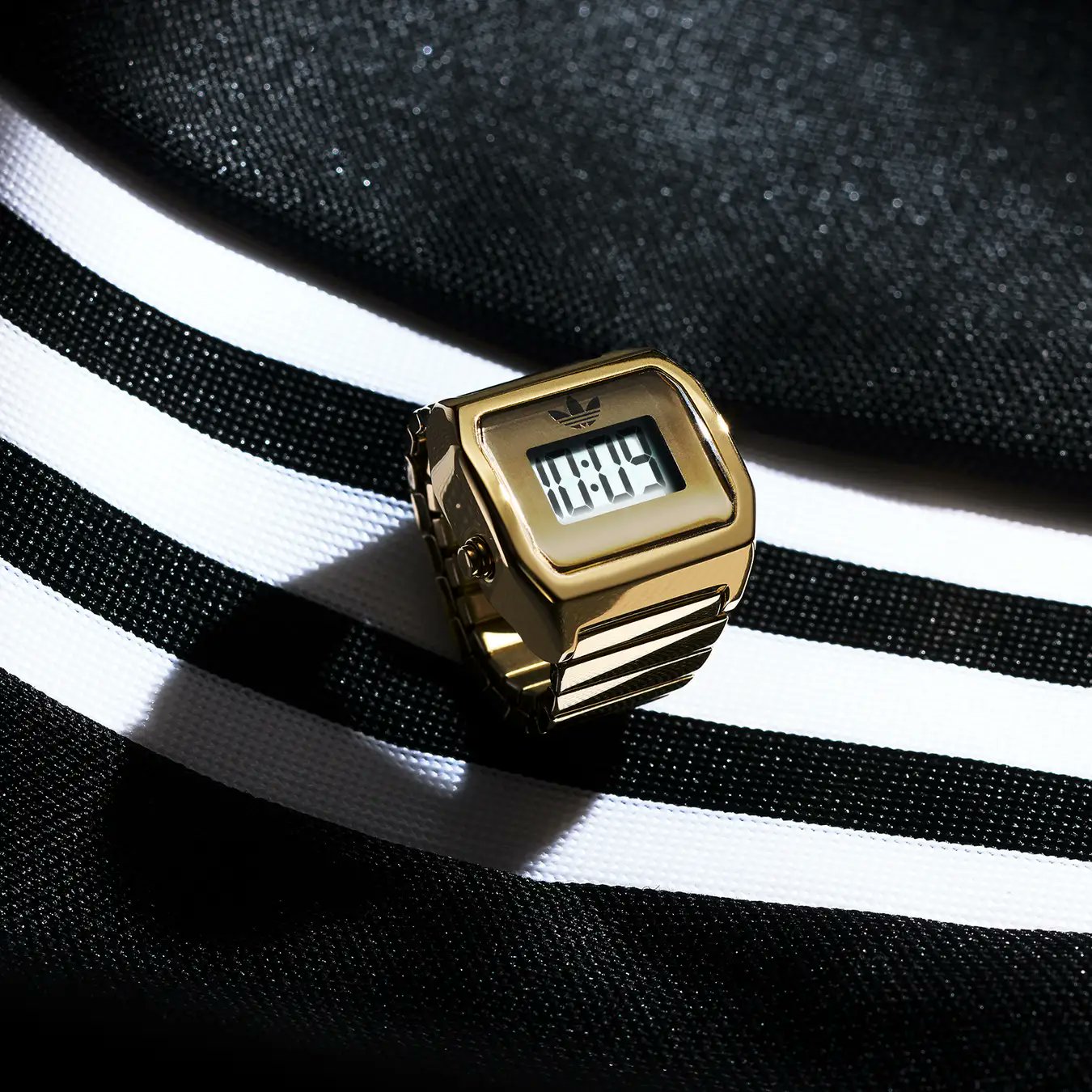 el nuevo reloj digital de adidas se lleva en el dedo 25gramos 3